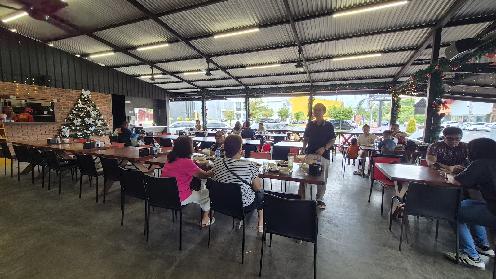 와룽 보케 (Warung Boke): 쏘토 돼지고기와 특별한 돼지고기 요리 전문점