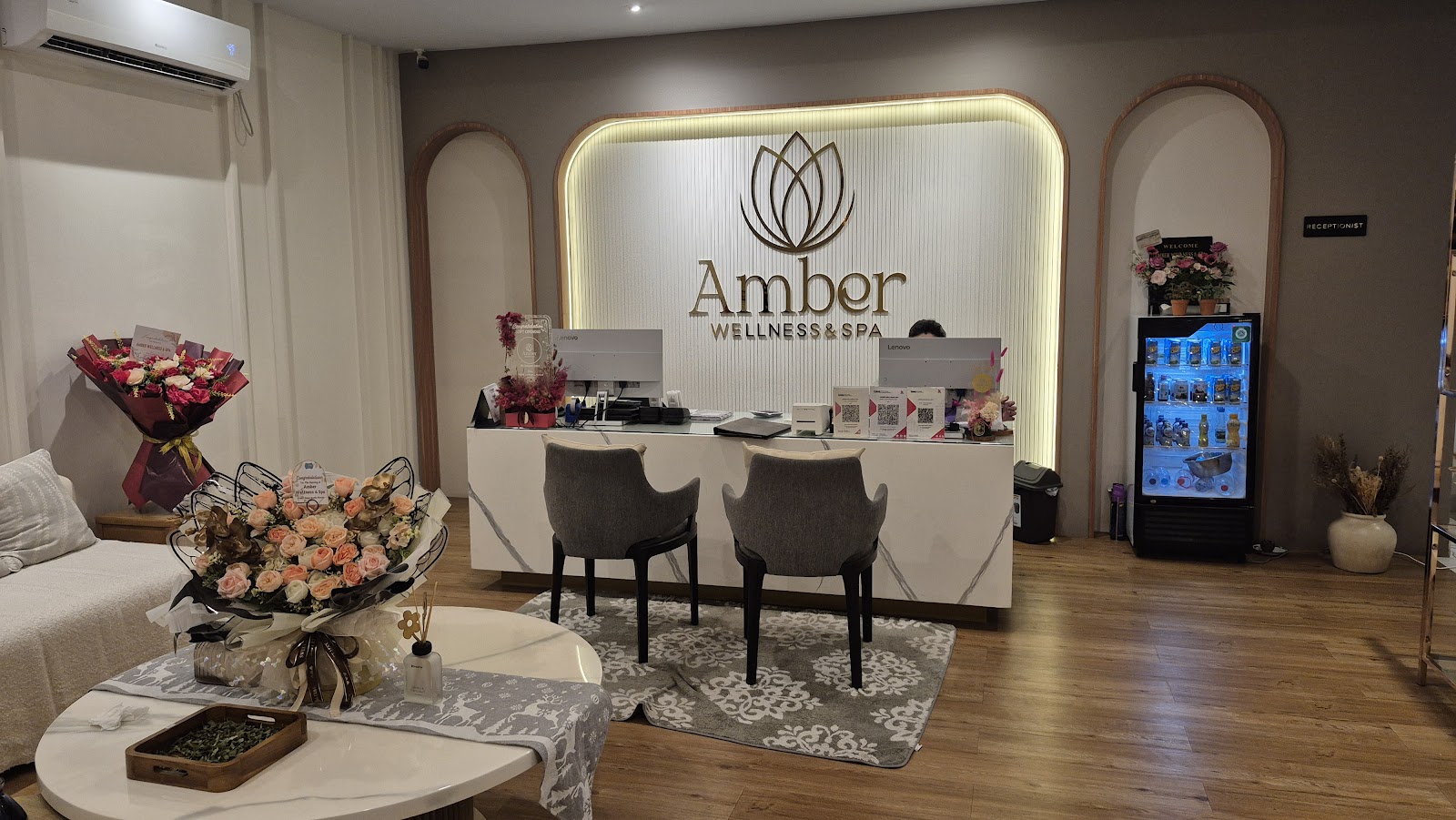 앰버 스파 내부