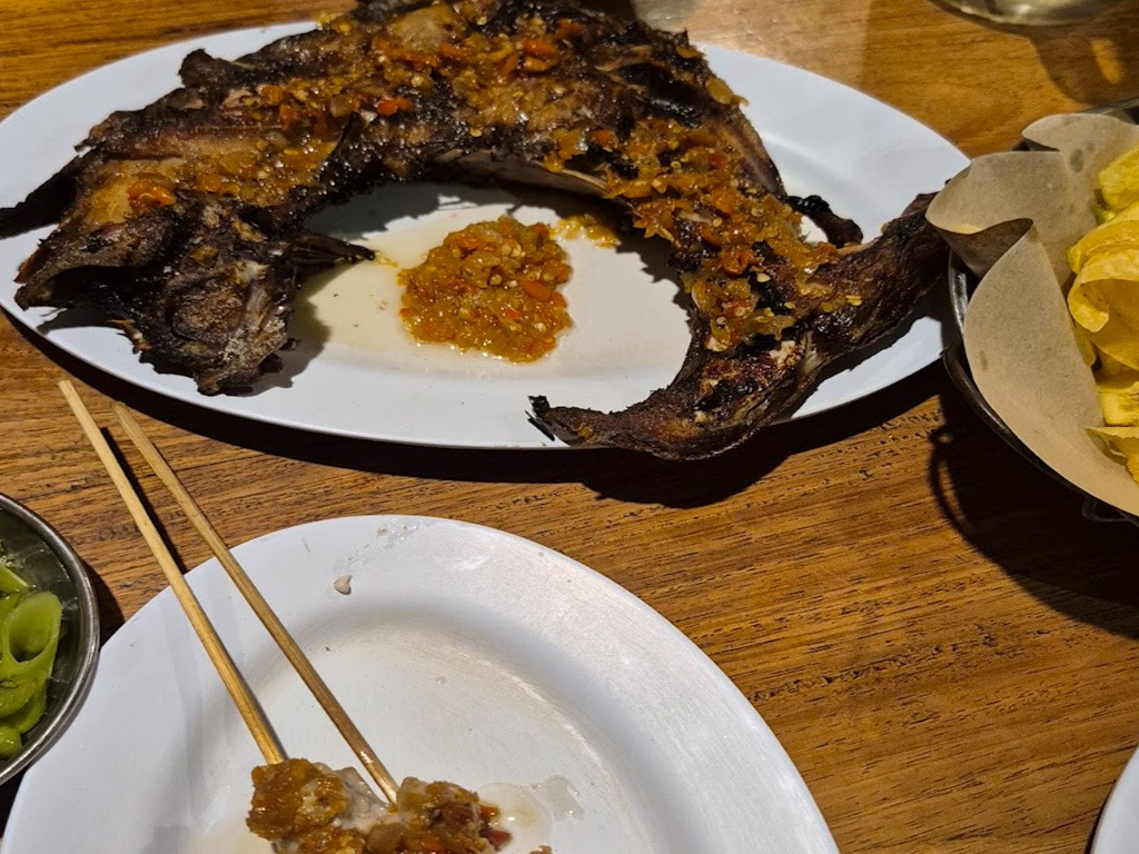 거대한 참치 턱살 구이